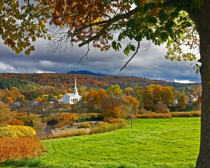 vermont fall foliage in stowe vermont