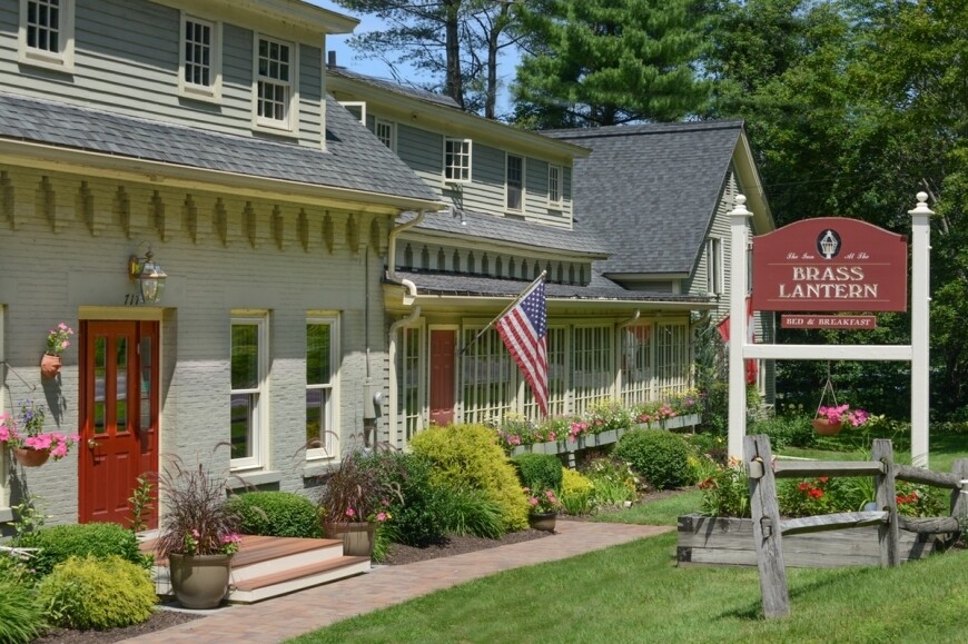 brass lantern inn in stowe vermont