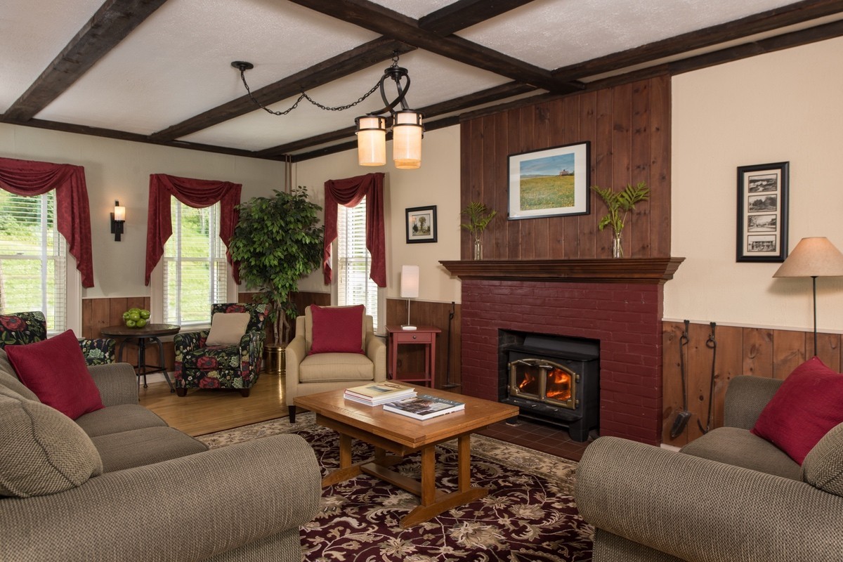 brass lantern inn lounge room with fireplace stowe vermont